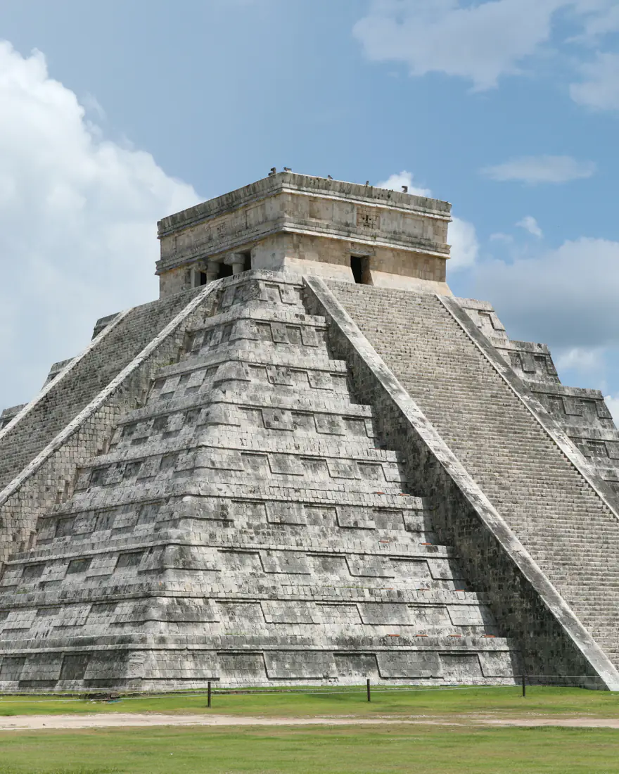El Castillo pyramid at Chichén Itzá